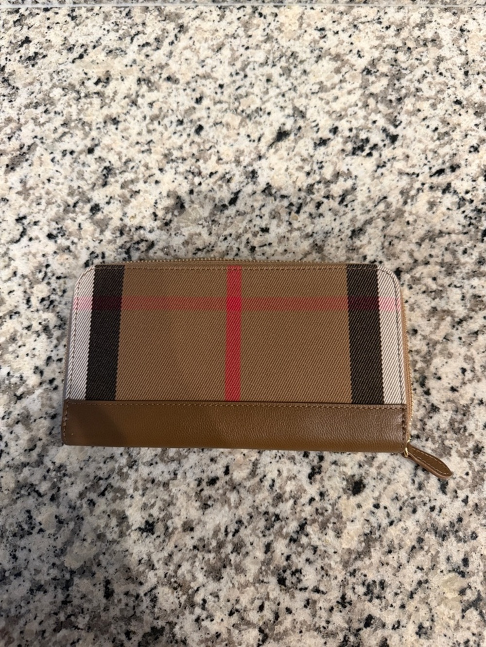 🔥NWT Burberry Large Zip Around Wallet in "Earth" Check🔥 - Picture 6 of 6